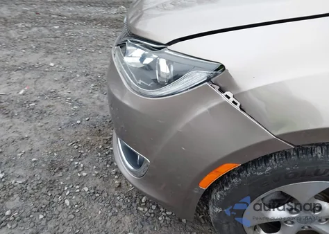 2017 Chrysler Pacifica Touring-L Plus из США, поврежденный, VIN 2C4RC1EG1HR572612